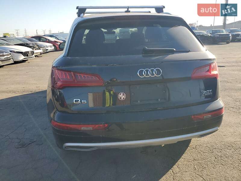 Позашляховик / Кросовер Audi Q5 2017 в Ужгороді