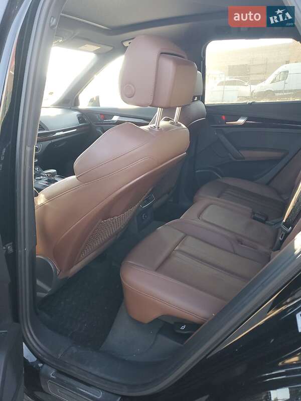 Позашляховик / Кросовер Audi Q5 2017 в Ужгороді