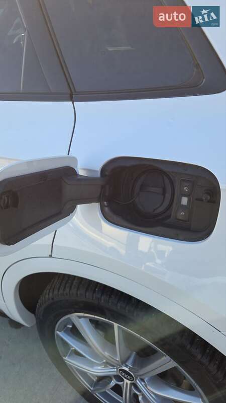 Позашляховик / Кросовер Audi Q5 2021 в Києві