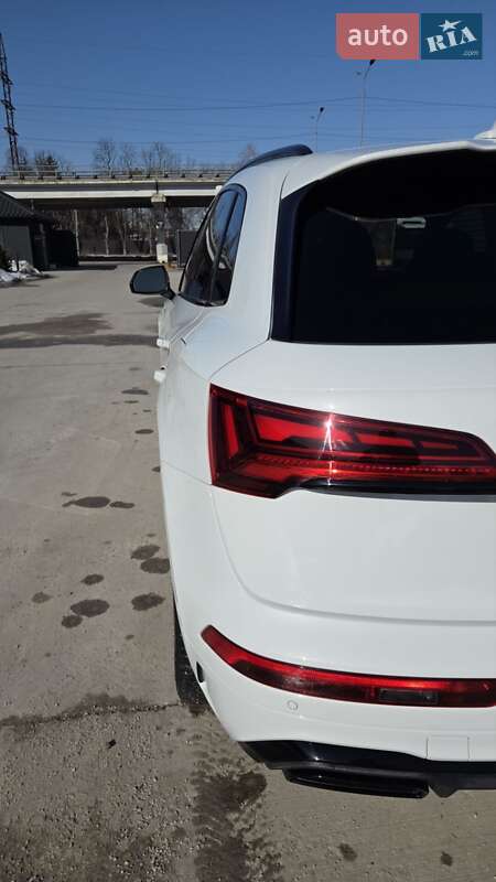 Позашляховик / Кросовер Audi Q5 2021 в Києві