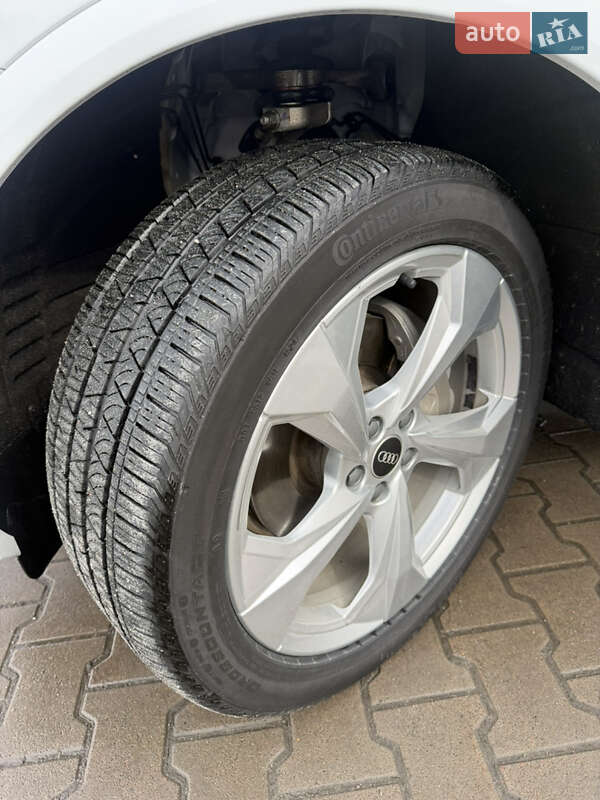 Внедорожник / Кроссовер Audi Q5 2021 в Киеве