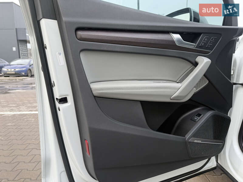 Внедорожник / Кроссовер Audi Q5 2021 в Киеве