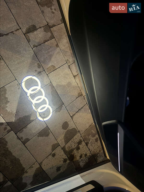 Внедорожник / Кроссовер Audi Q5 2021 в Киеве