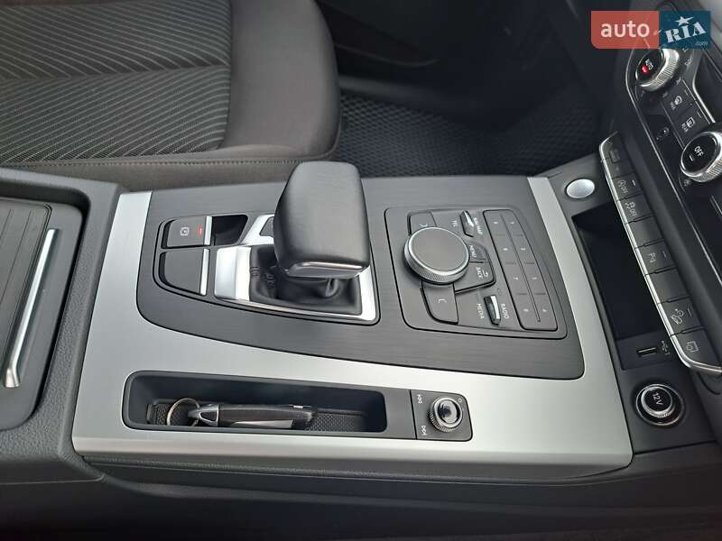 Позашляховик / Кросовер Audi Q5 2020 в Полтаві