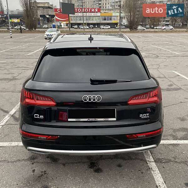 Позашляховик / Кросовер Audi Q5 2017 в Києві