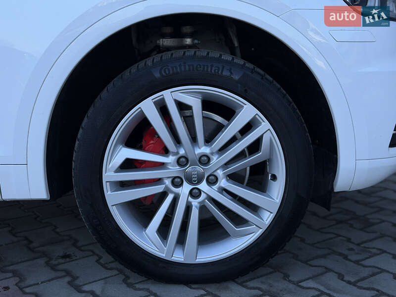 Позашляховик / Кросовер Audi Q5 2018 в Луцьку