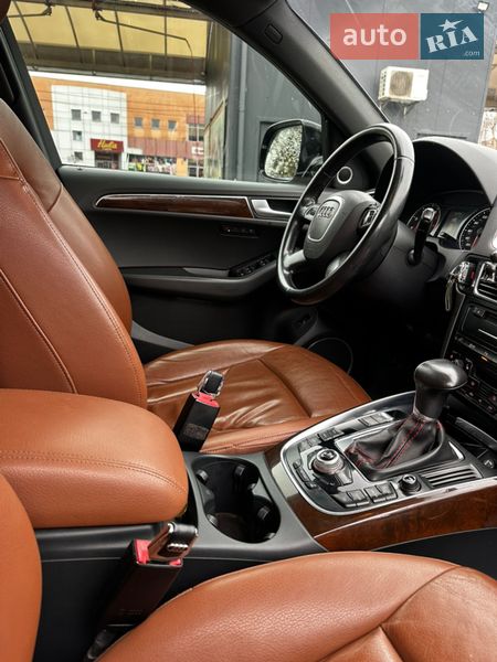 Позашляховик / Кросовер Audi Q5 2011 в Чернівцях