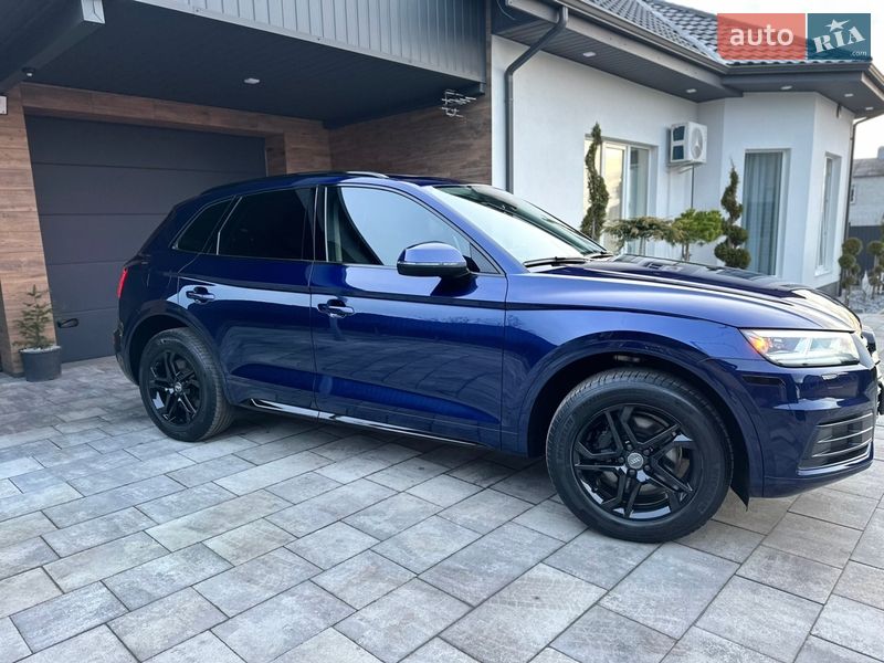 Внедорожник / Кроссовер Audi Q5 2017 в Нововолынске