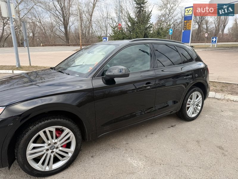 Позашляховик / Кросовер Audi Q5 2021 в Чернігові