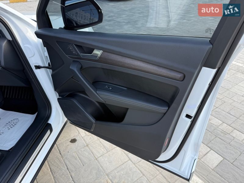 Внедорожник / Кроссовер Audi Q5 2021 в Киеве