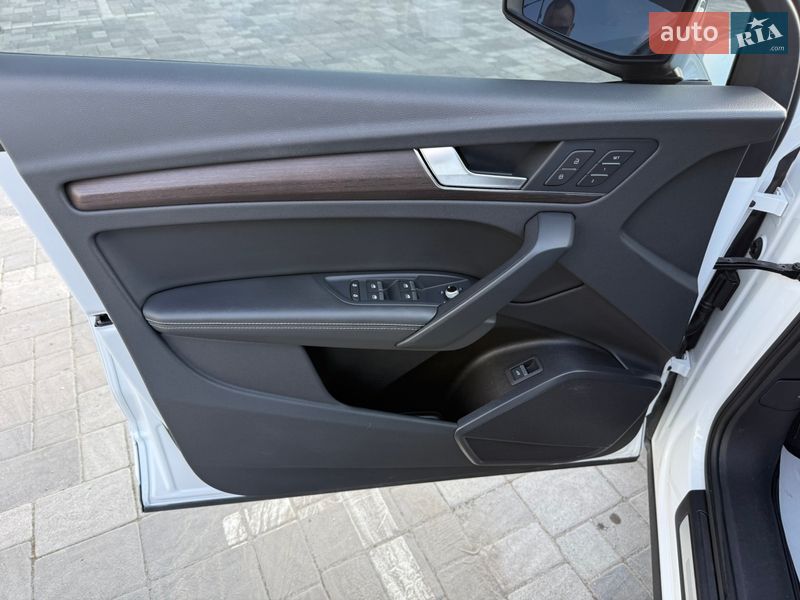 Внедорожник / Кроссовер Audi Q5 2021 в Киеве