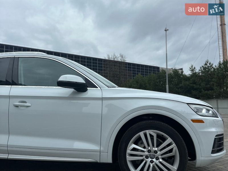 Позашляховик / Кросовер Audi Q5 2020 в Луцьку