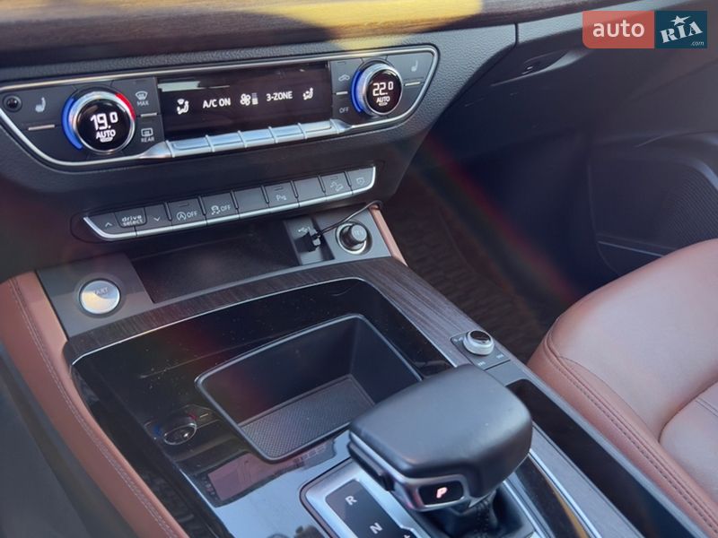 Внедорожник / Кроссовер Audi Q5 2020 в Тернополе