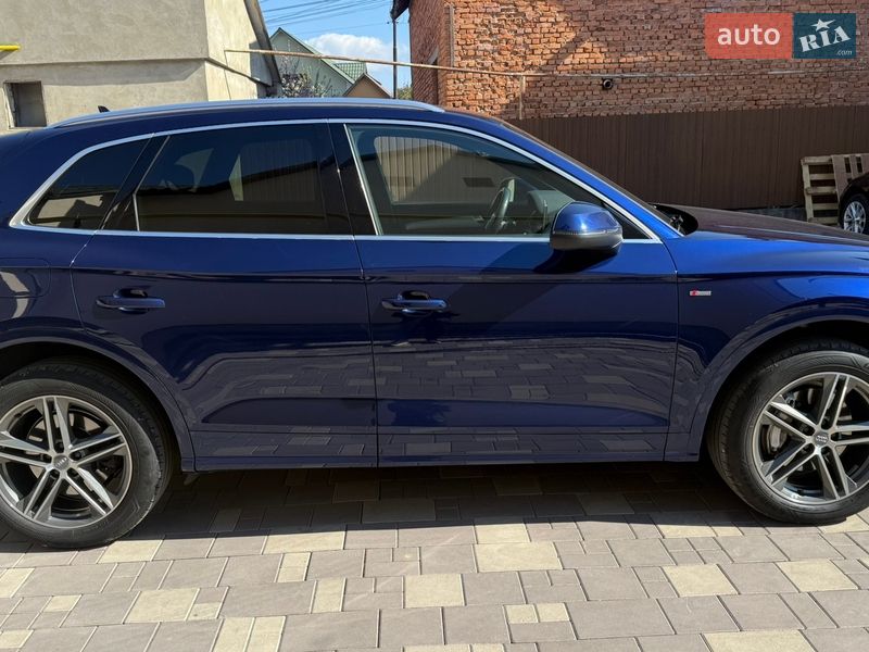 Позашляховик / Кросовер Audi Q5 2017 в Хусті