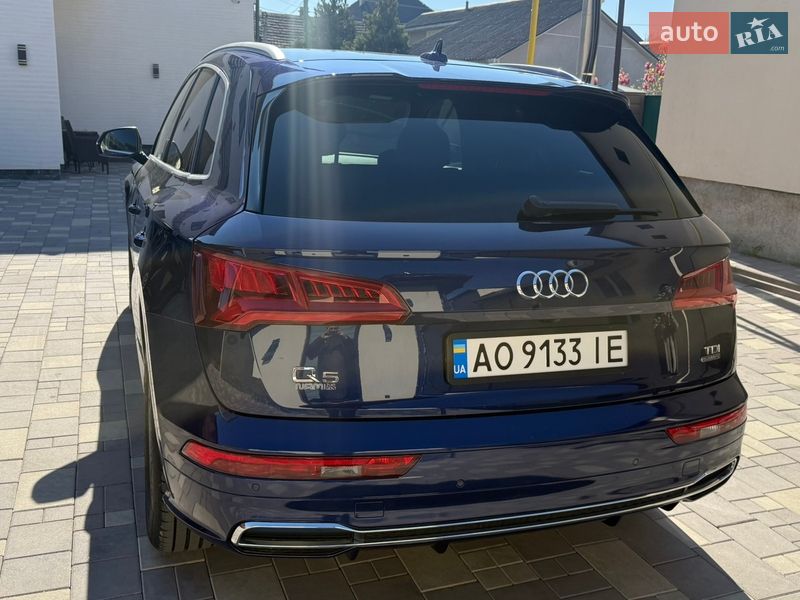Позашляховик / Кросовер Audi Q5 2017 в Хусті