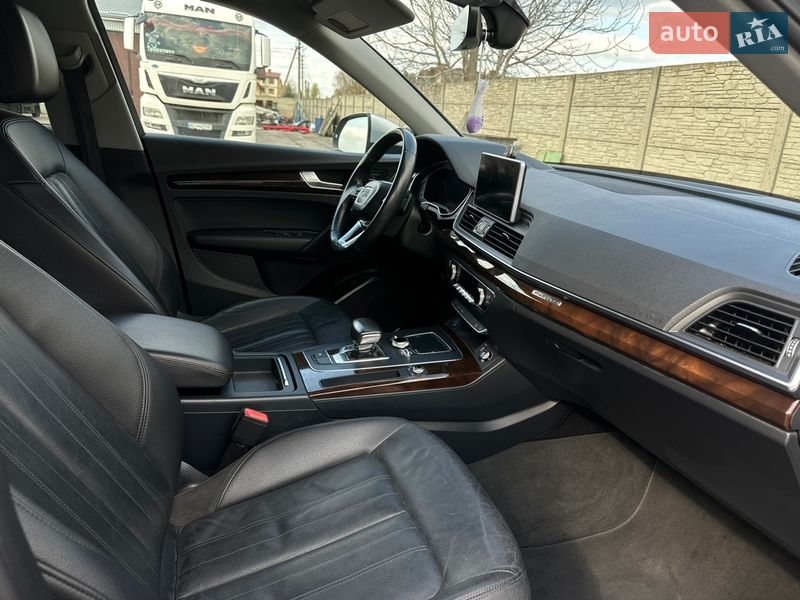 Внедорожник / Кроссовер Audi Q5 2018 в Владимире