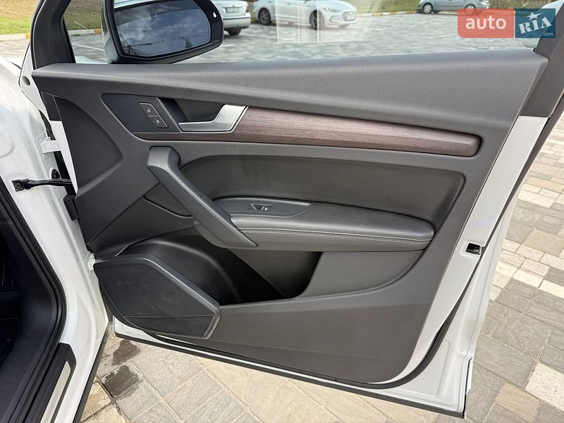 Позашляховик / Кросовер Audi Q5 2021 в Києві