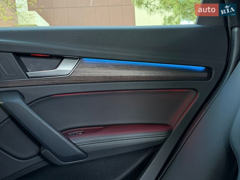 Позашляховик / Кросовер Audi Q5 2020 в Дніпрі