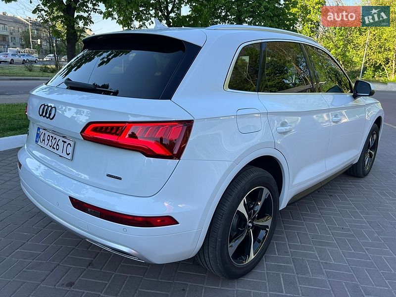Позашляховик / Кросовер Audi Q5 2020 в Києві