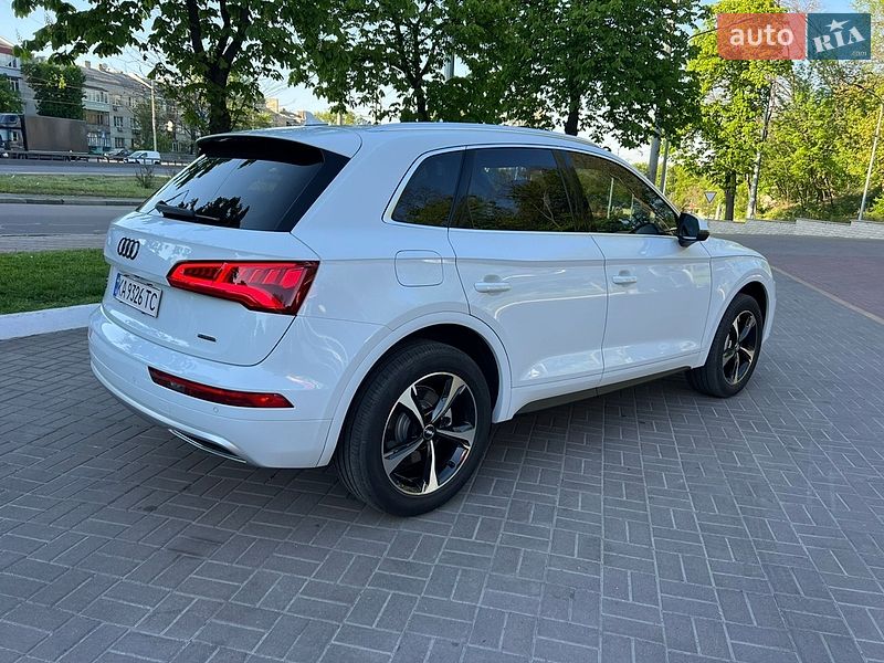 Позашляховик / Кросовер Audi Q5 2020 в Києві