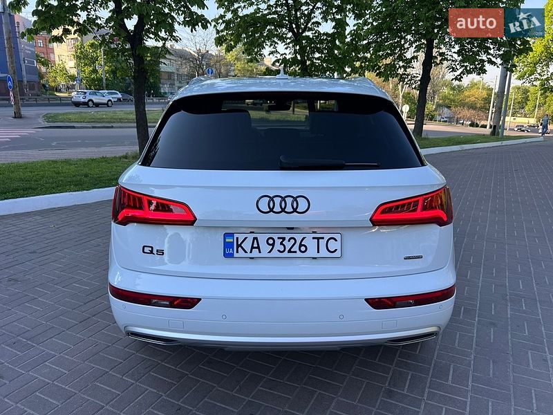 Позашляховик / Кросовер Audi Q5 2020 в Києві