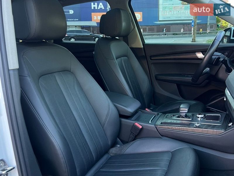 Позашляховик / Кросовер Audi Q5 2020 в Києві