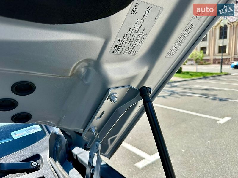 Внедорожник / Кроссовер Audi Q5 2019 в Киеве
