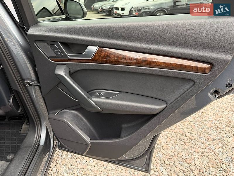 Внедорожник / Кроссовер Audi Q5 2017 в Стрые
