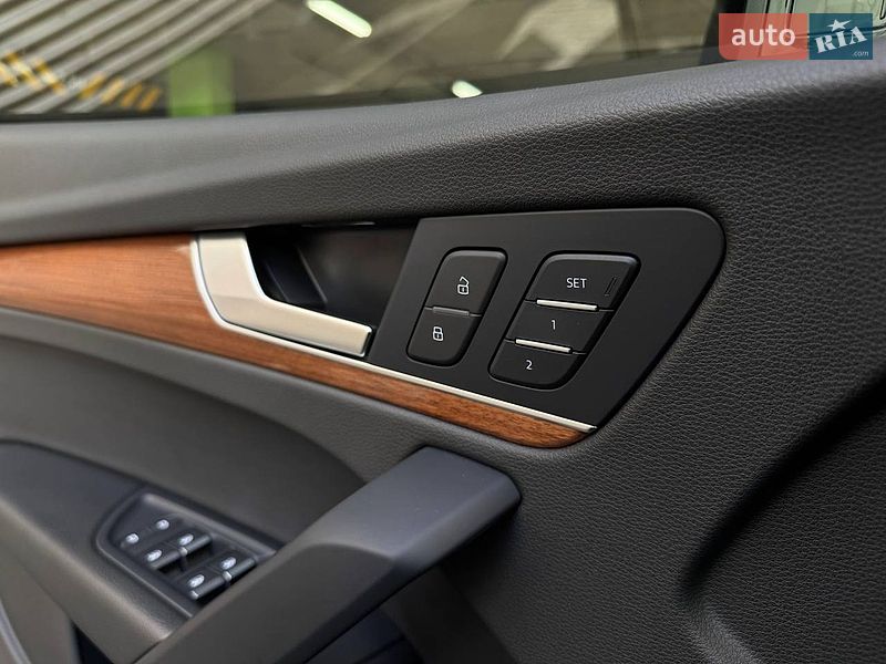 Позашляховик / Кросовер Audi Q5 2022 в Києві