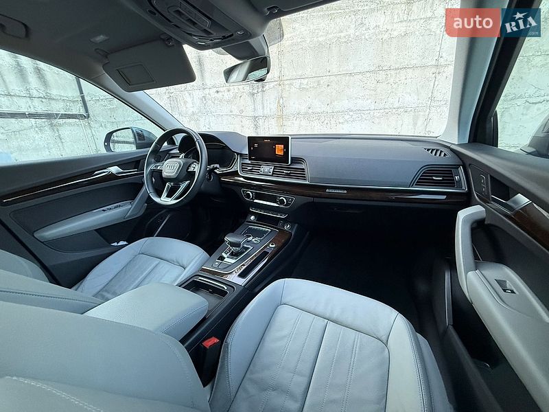 Внедорожник / Кроссовер Audi Q5 2018 в Ровно
