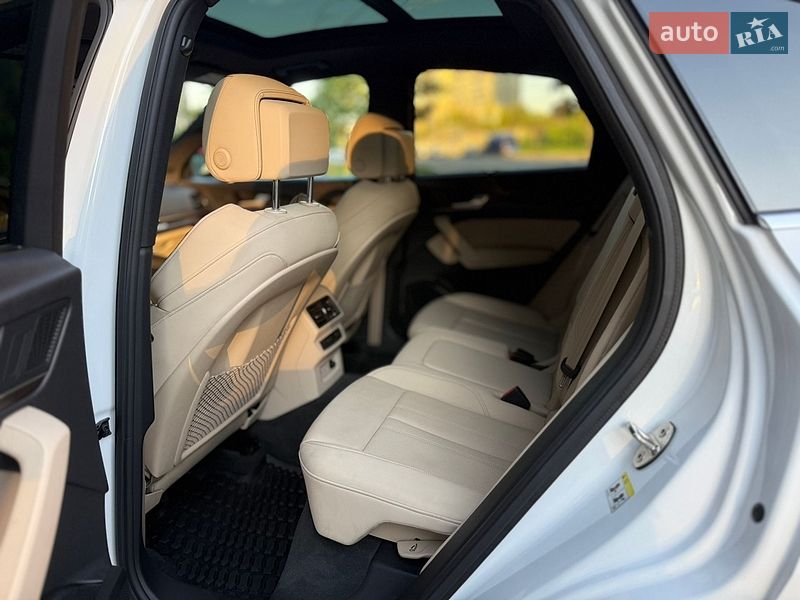 Внедорожник / Кроссовер Audi Q5 2021 в Киеве