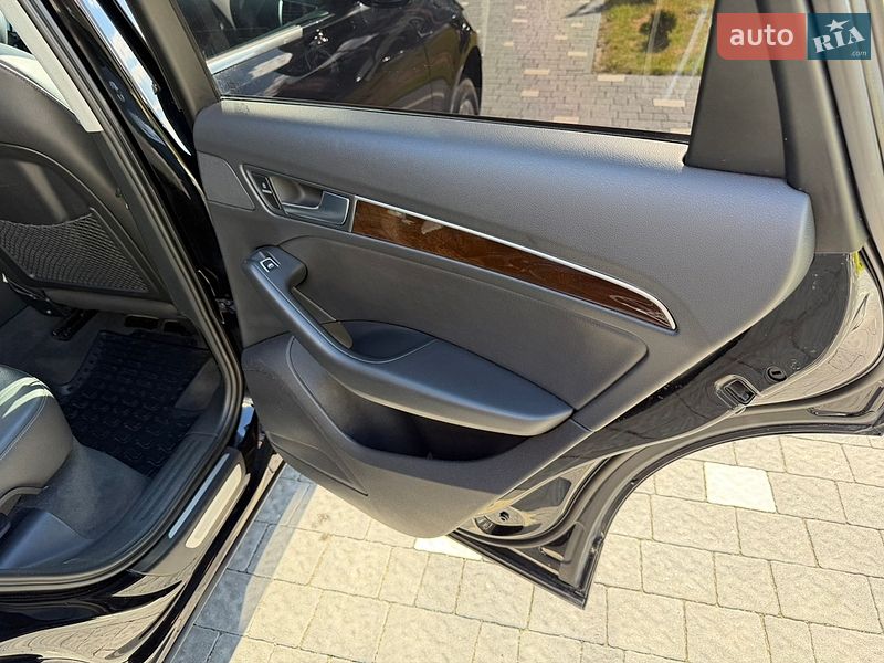 Внедорожник / Кроссовер Audi Q5 2015 в Ужгороде