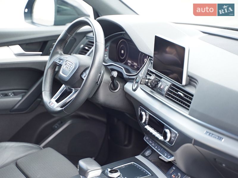 Позашляховик / Кросовер Audi Q5 2018 в Львові