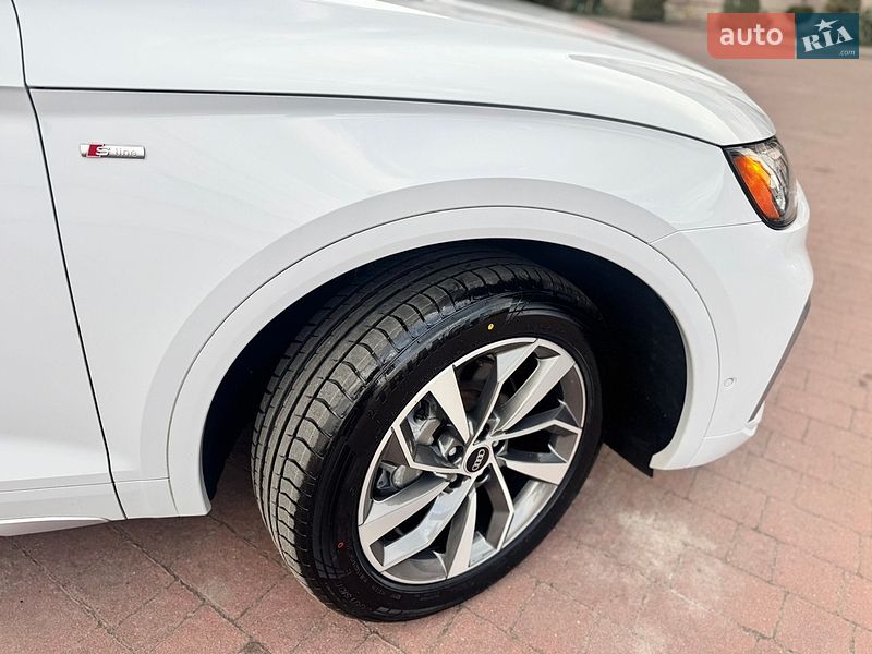 Внедорожник / Кроссовер Audi Q5 2023 в Стрые