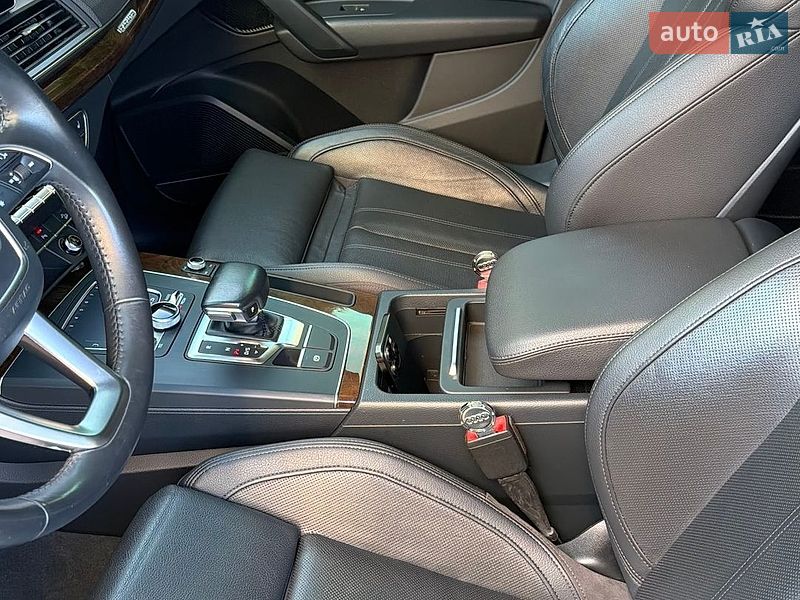 Внедорожник / Кроссовер Audi Q5 2017 в Одессе