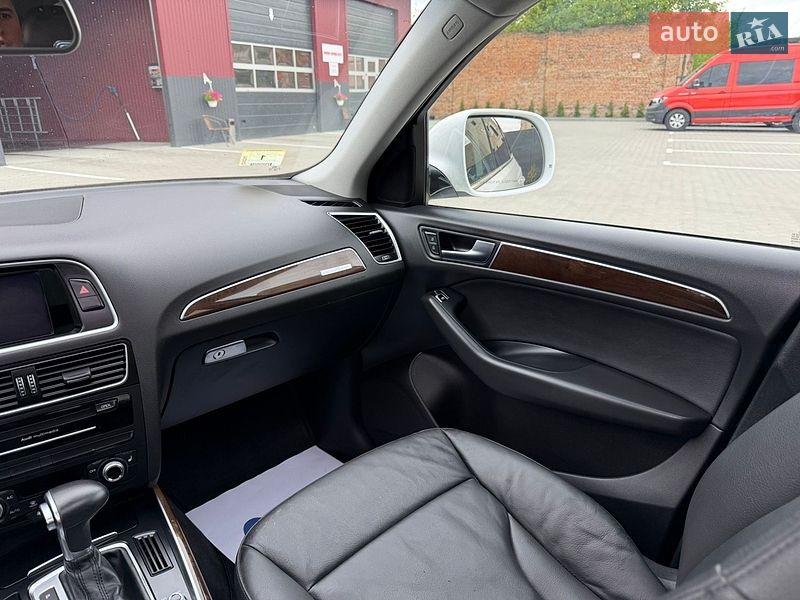 Позашляховик / Кросовер Audi Q5 2015 в Дубні