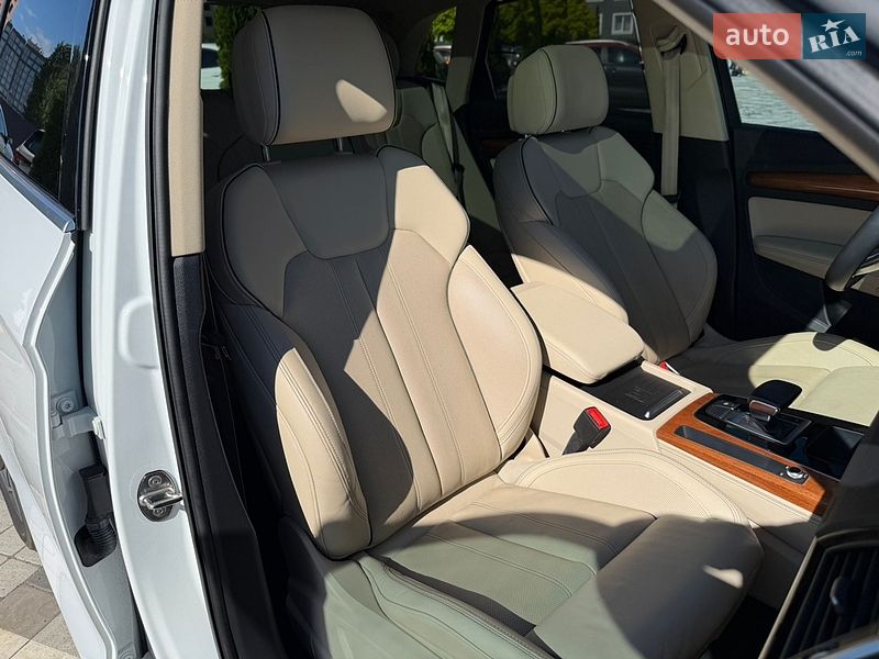 Внедорожник / Кроссовер Audi Q5 2021 в Киеве