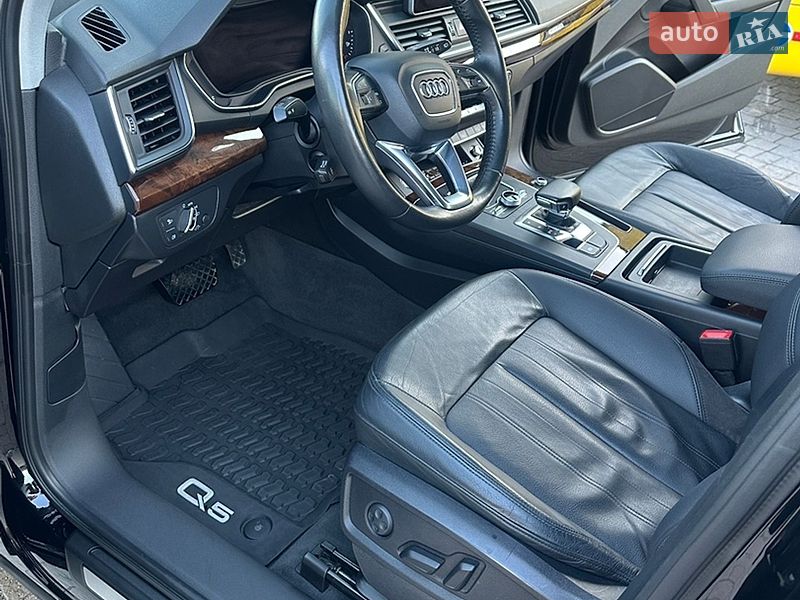 Внедорожник / Кроссовер Audi Q5 2017 в Ивано-Франковске