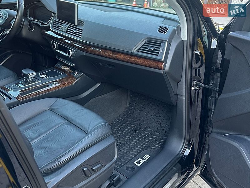 Внедорожник / Кроссовер Audi Q5 2017 в Ивано-Франковске