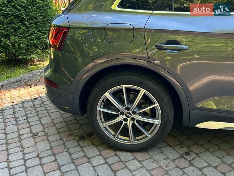 Позашляховик / Кросовер Audi Q5 2021 в Львові
