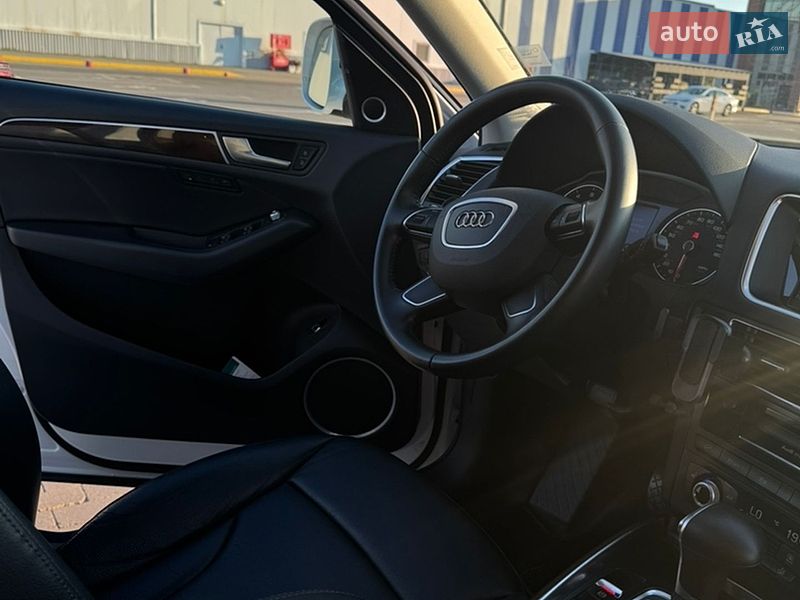 Позашляховик / Кросовер Audi Q5 2016 в Подільську
