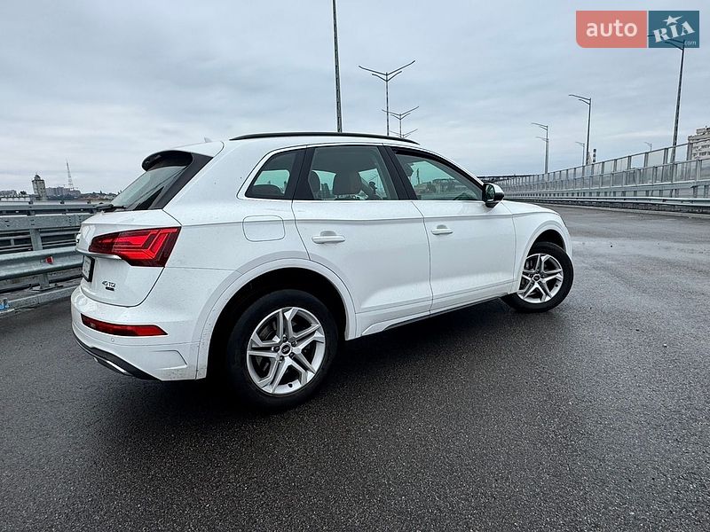 Позашляховик / Кросовер Audi Q5 2021 в Києві