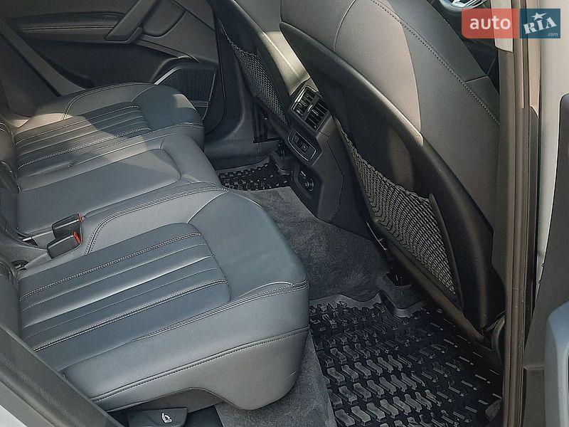 Позашляховик / Кросовер Audi Q5 2021 в Дніпрі