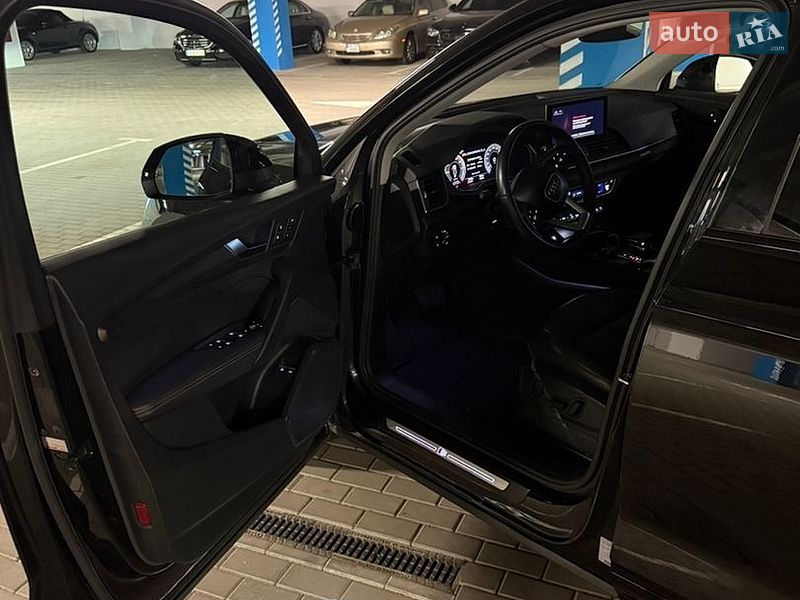 Внедорожник / Кроссовер Audi Q5 2021 в Киеве