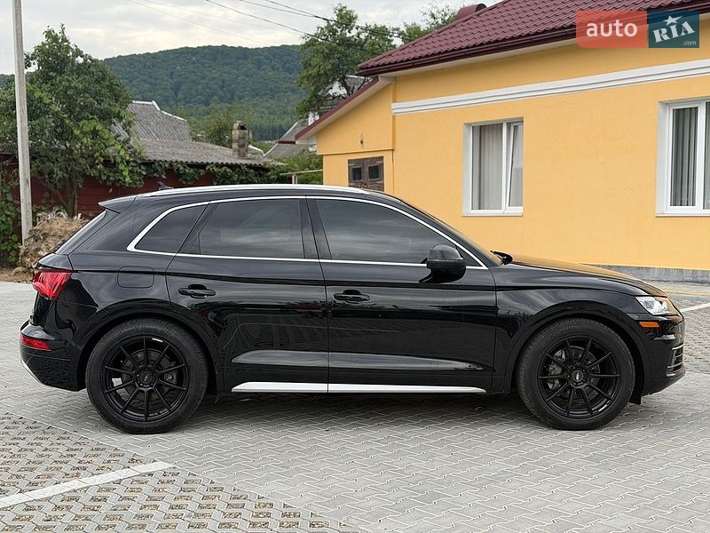 Позашляховик / Кросовер Audi Q5 2019 в Косові