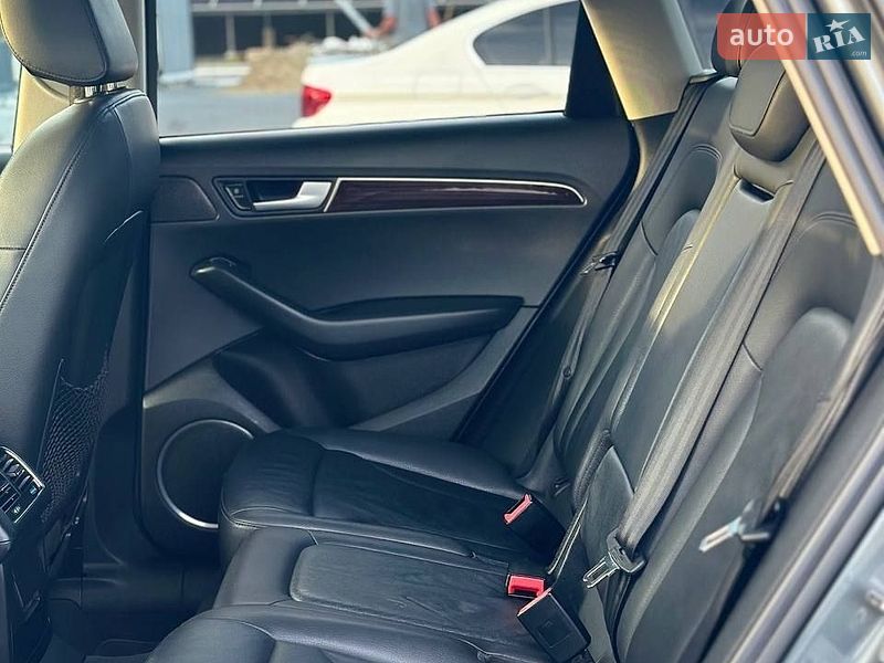 Внедорожник / Кроссовер Audi Q5 2011 в Владимире