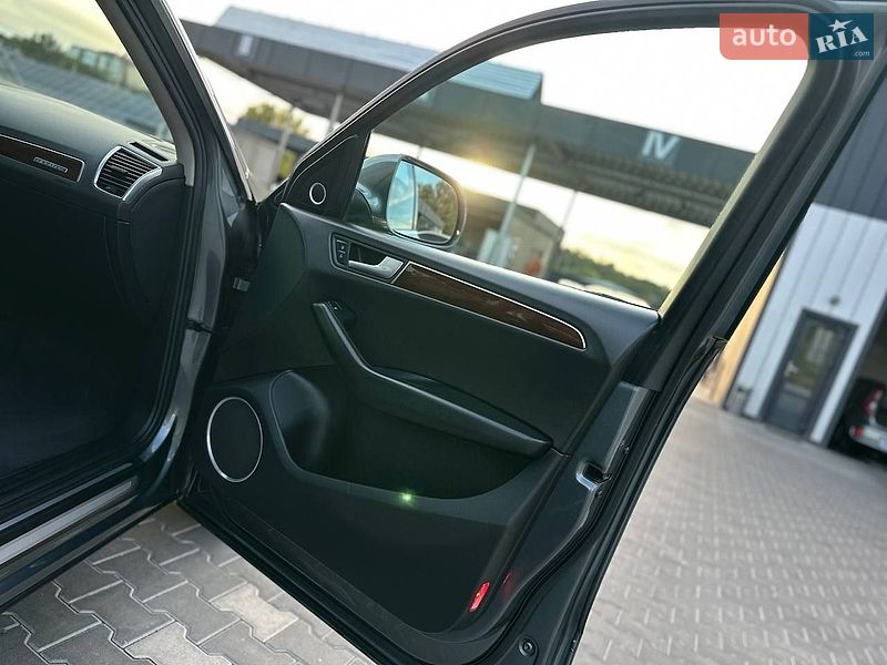 Внедорожник / Кроссовер Audi Q5 2011 в Владимире