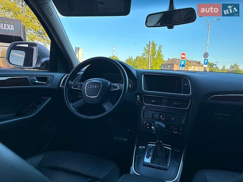 Внедорожник / Кроссовер Audi Q5 2010 в Владимире