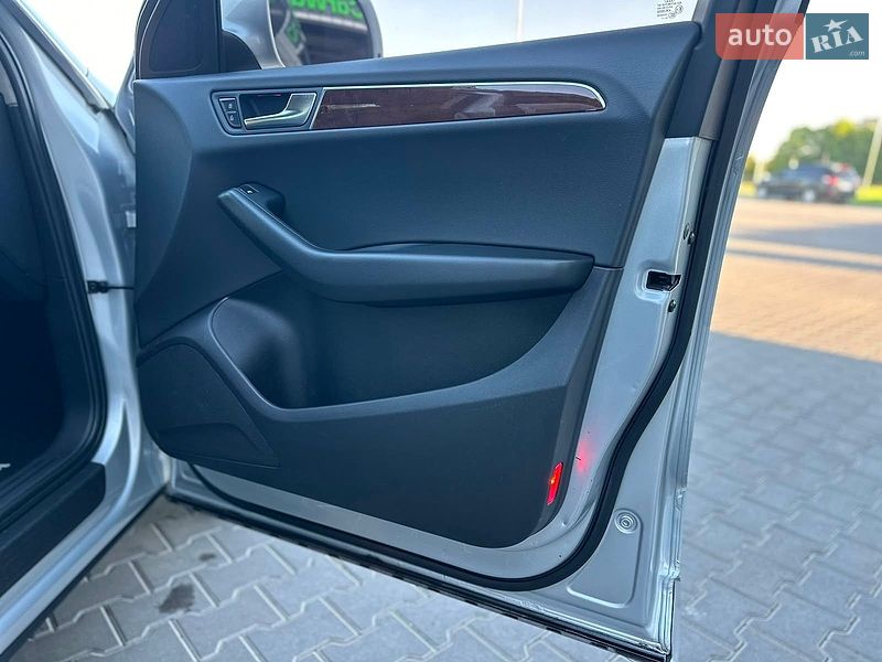Внедорожник / Кроссовер Audi Q5 2010 в Владимире