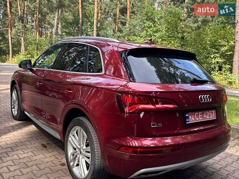 Внедорожник / Кроссовер Audi Q5 2018 в Новояворовске
